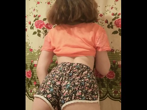 ❤️ Sexy ung babe tar av seg shortsen på kamera ️ Jævla video hos oss ﹏