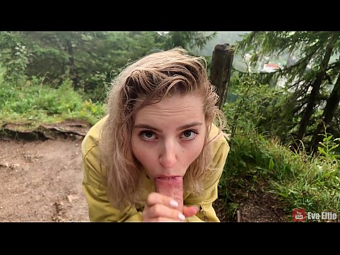 ❤️ Jente svelger cum etter en offentlig blowjob - Eva Elfi ️ Jævla video hos oss ﹏