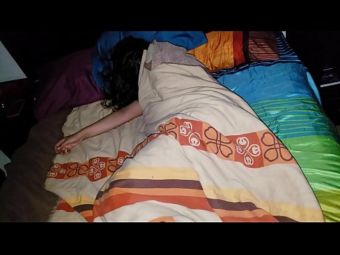 ❤️ Stesønn skjelter ut sin unge stemor mens hun sover. ️ Jævla video hos oss ﹏