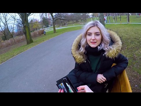 ❤️ Svelger en fremmeds varme sperm for penger - blowjob i parken av Eva Elfie ️ Jævla video hos oss ﹏